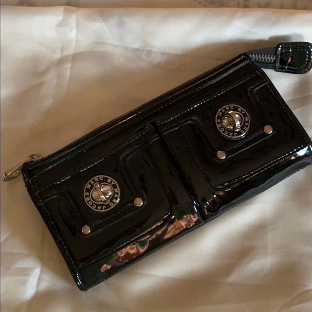 Marc by Marc Jacobs Totally Turnlock Wallet